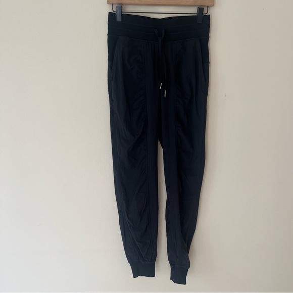 Lululemon Dance Studio Mid-Rise Jogger *Full Length
Black Night - Picture 1 of 9